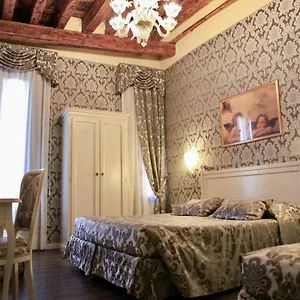 Hotel Bridge, Venetië